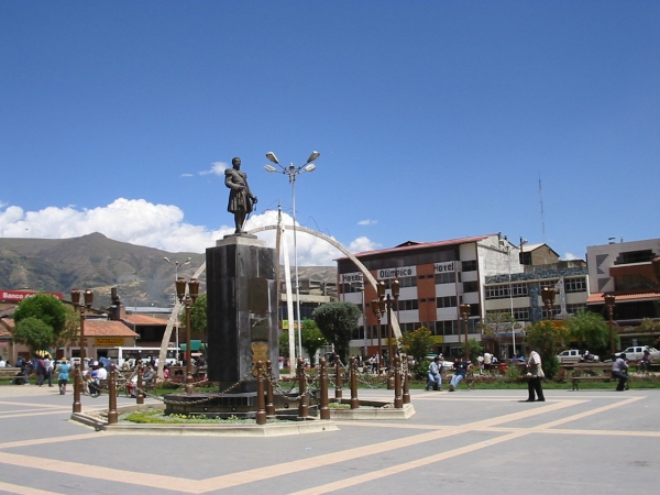 La Plaza Constitucion con el parque y catedral 1